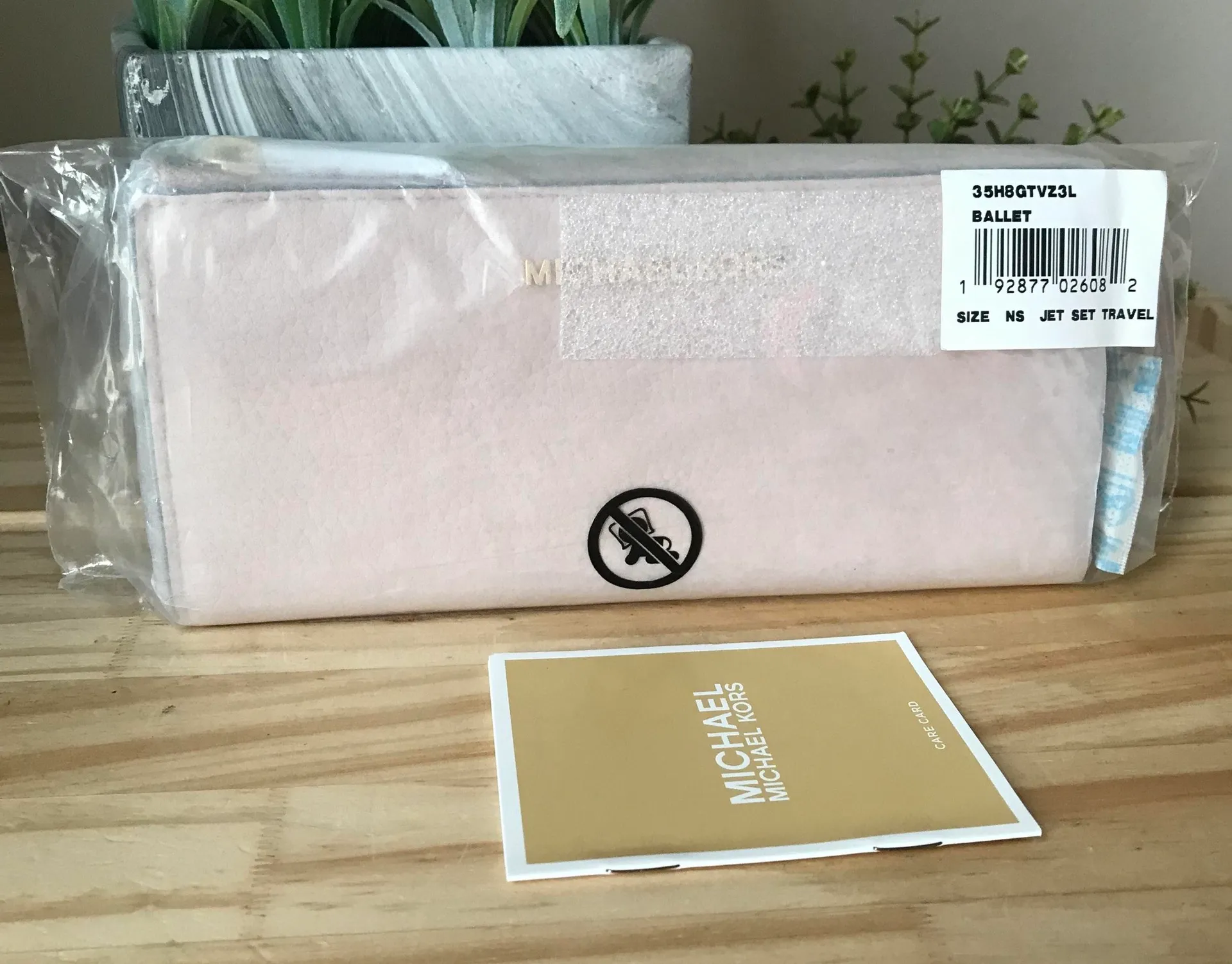 Michael Kors Wallet - Image 6