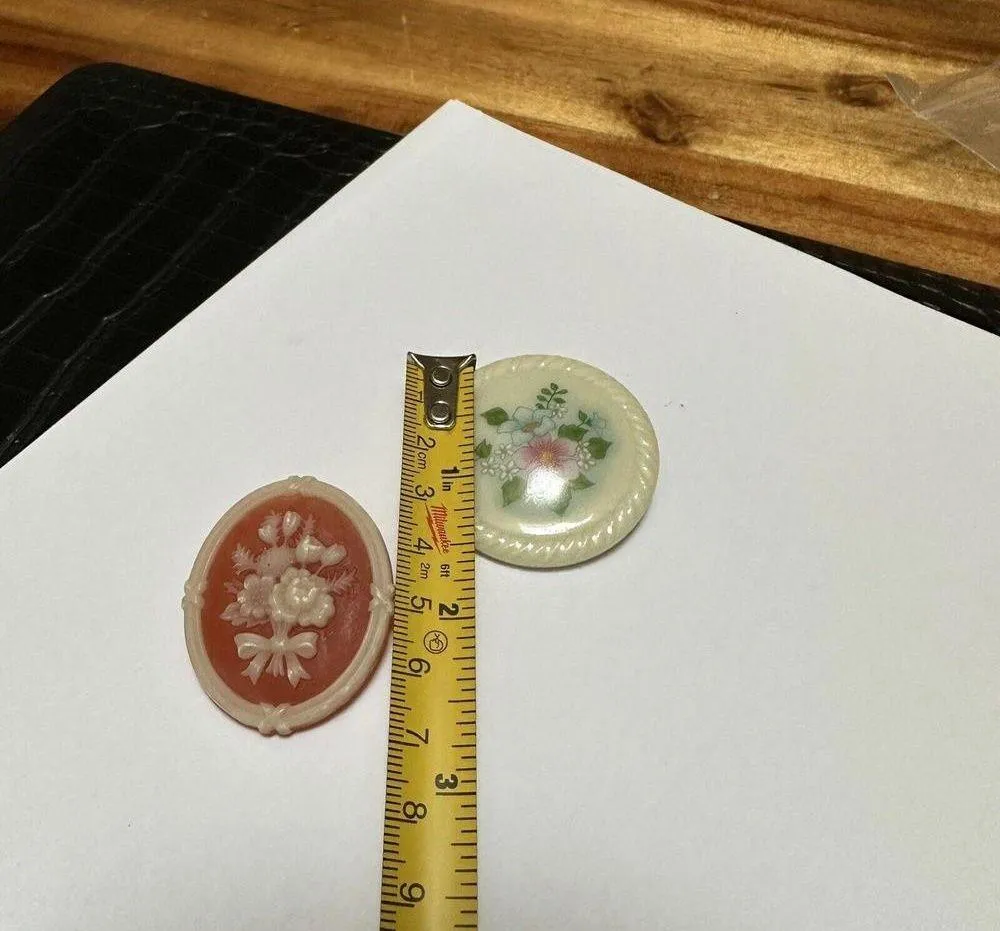 Lot Of 2 Signed Avon Flower / Floral Brooch Pins - Image 6