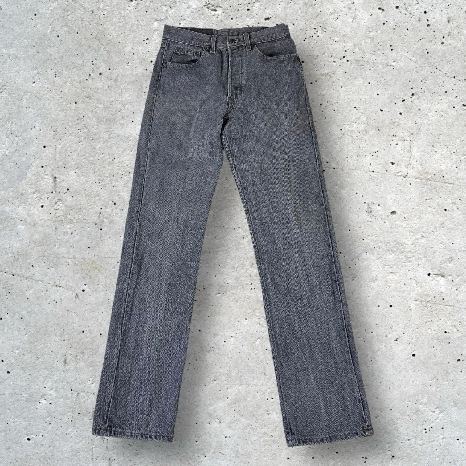 Vintage USA Levi's‎ 501 Jeans Fits 27x32 Gray Distressed Wash Denim - Image 3