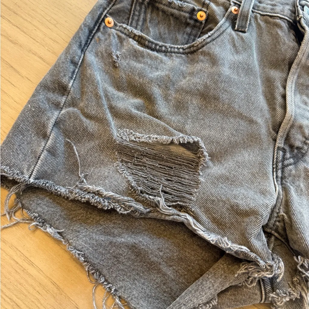 Levi’s 501 Distressed Gray Denim Shorts 28 - Image 5
