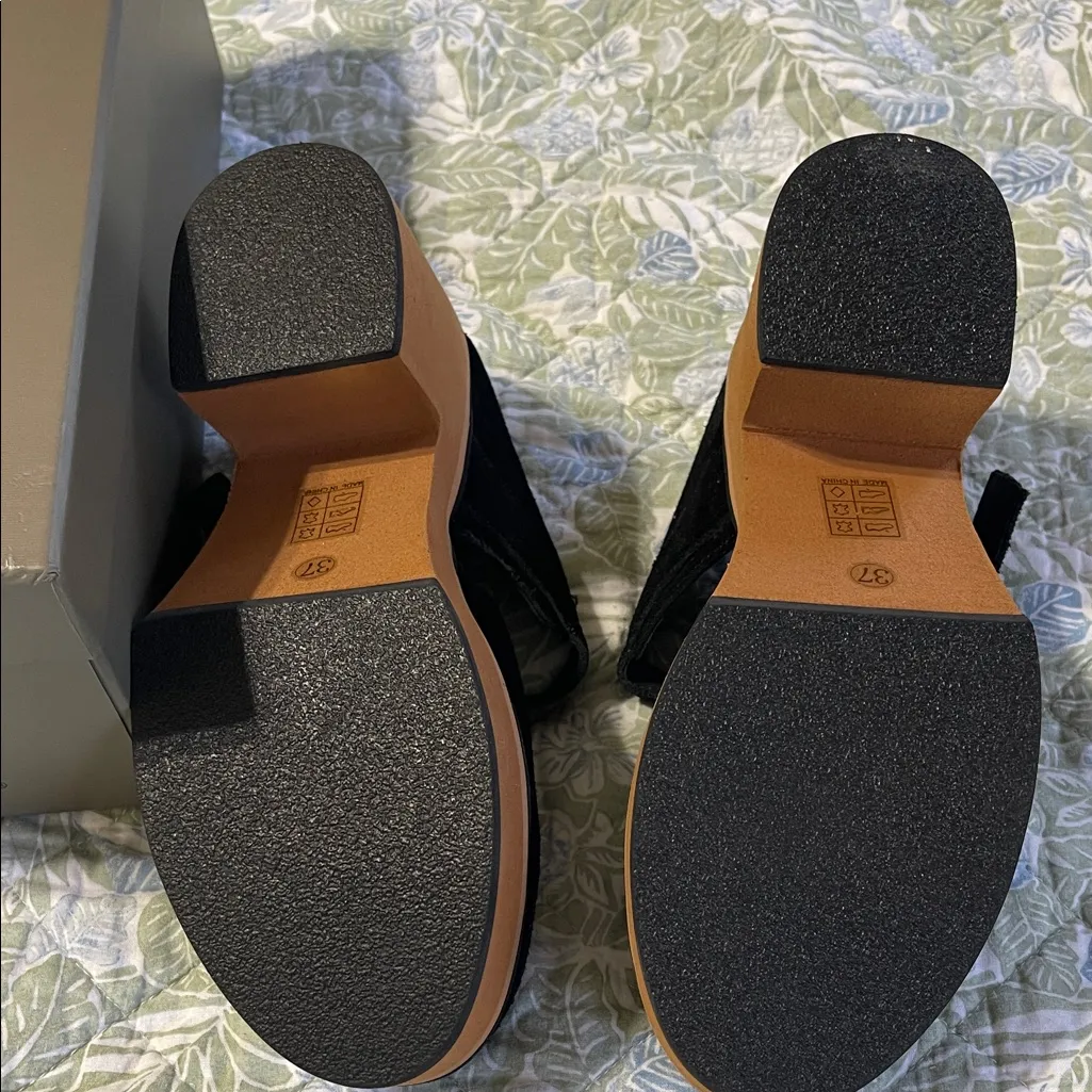 Antelope Women's Black and Brown Mules - Image 3