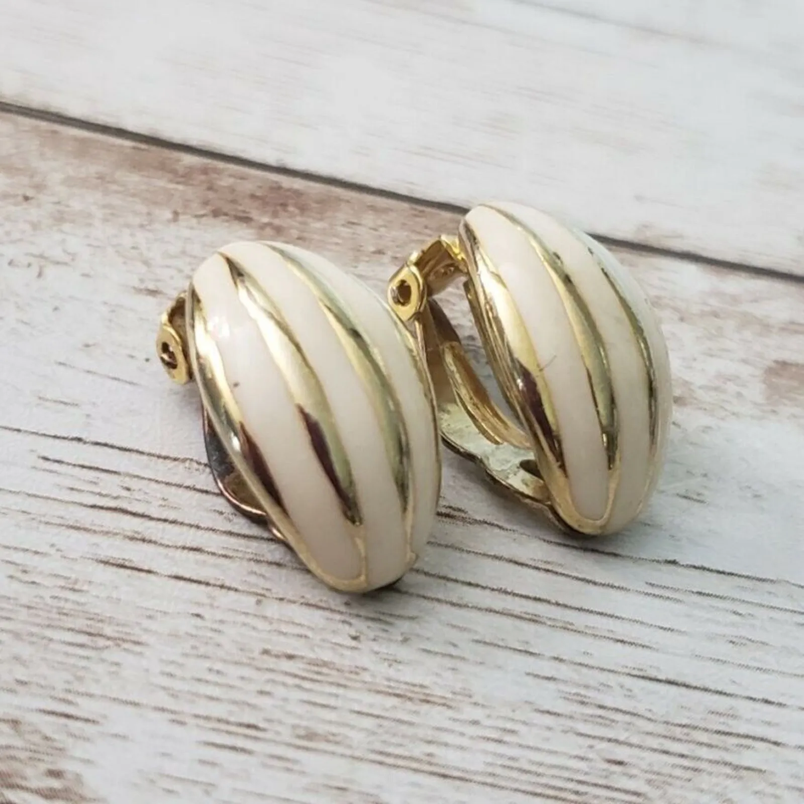 Vintage Clip On Earrings - Image 4