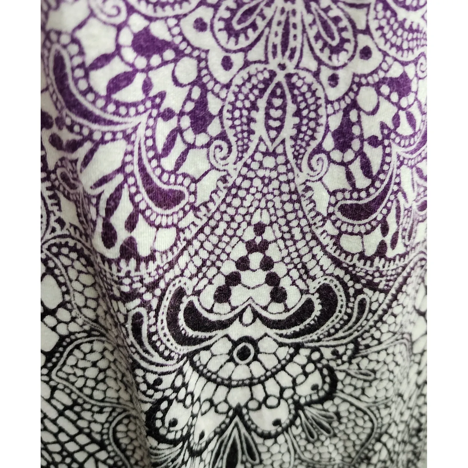 Soma Women's Medium Cap Sleeve V-Neck Ombre Paisley Print Top Rayon‎ Spandex - Image 3