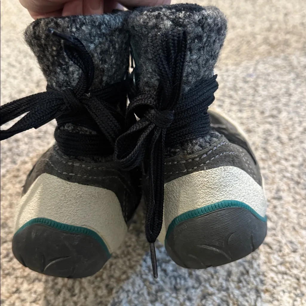 Merrell Puffin Mid Black Suede Winter Bootie 8 - Image 4