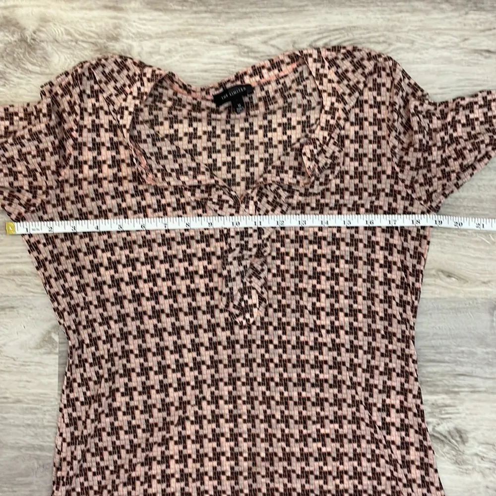 Black Pink White Sheer Print Ruffled V-Neck Long Sleeve Blouse M - Image 9