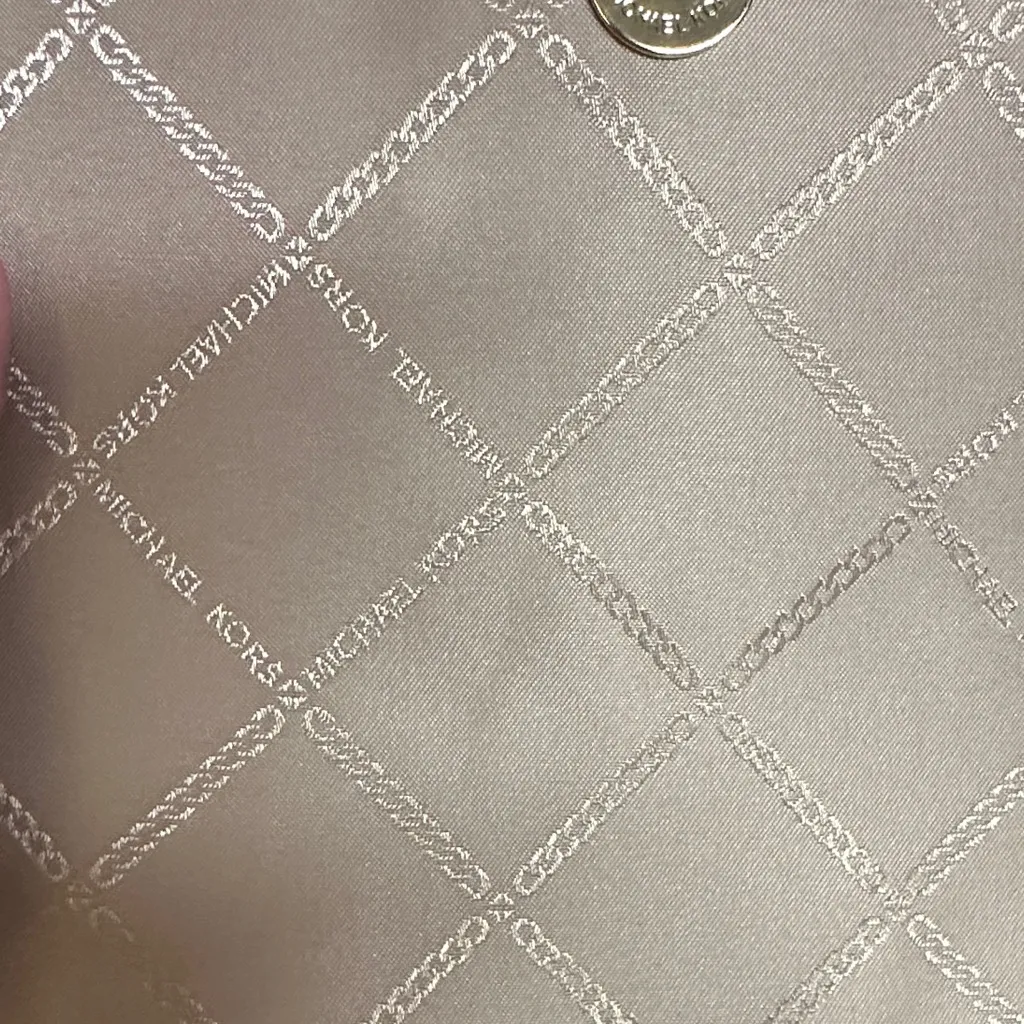 Michael Michael Kors

NEW HARRISON MEDIUM SAFFIANO LEATHER BACKPACK MSRP 358 - Image 14