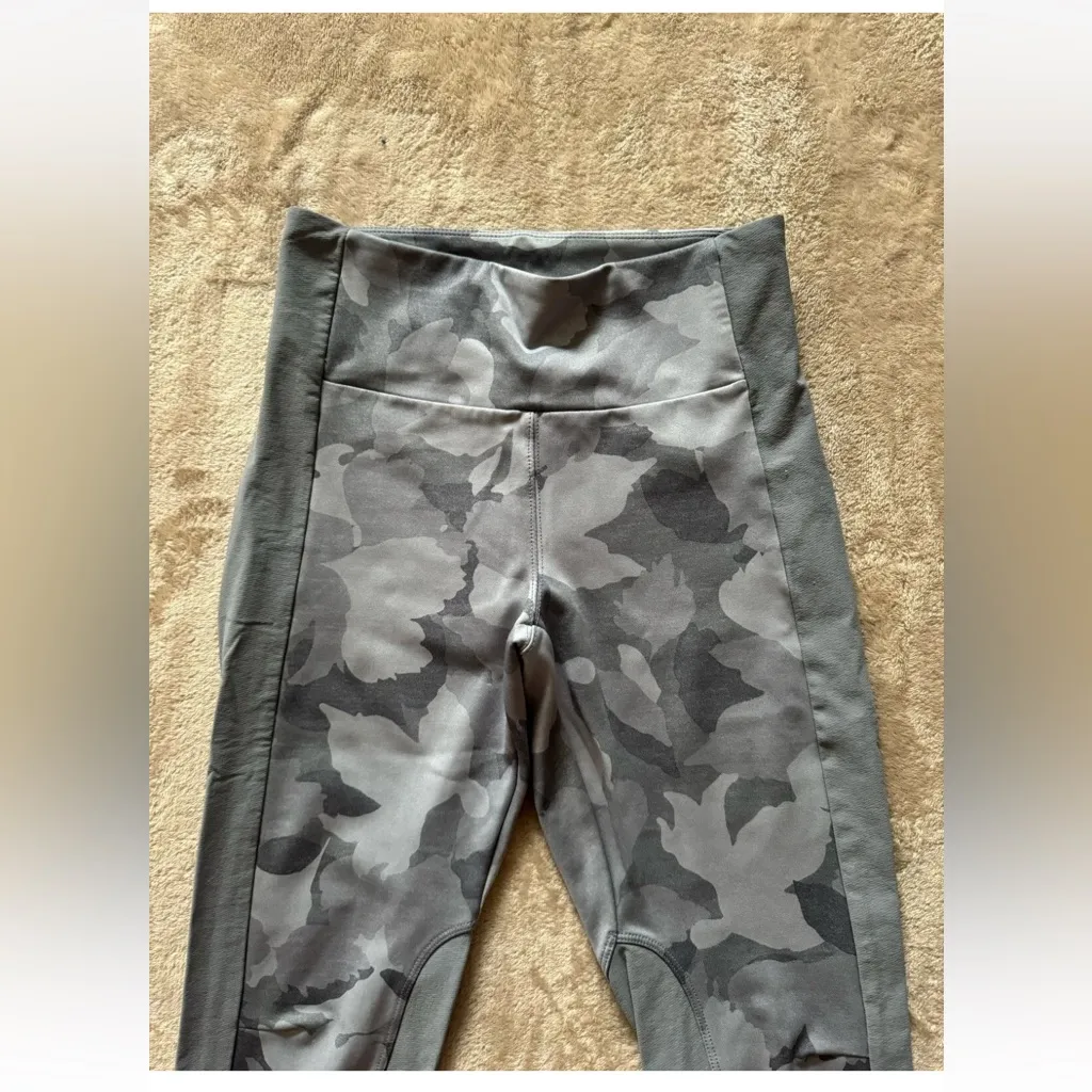 Athleta All In Camo 7/8 Tight, Cobblestone Grey Heather‎ Camouflage Size XSmall - Image 2