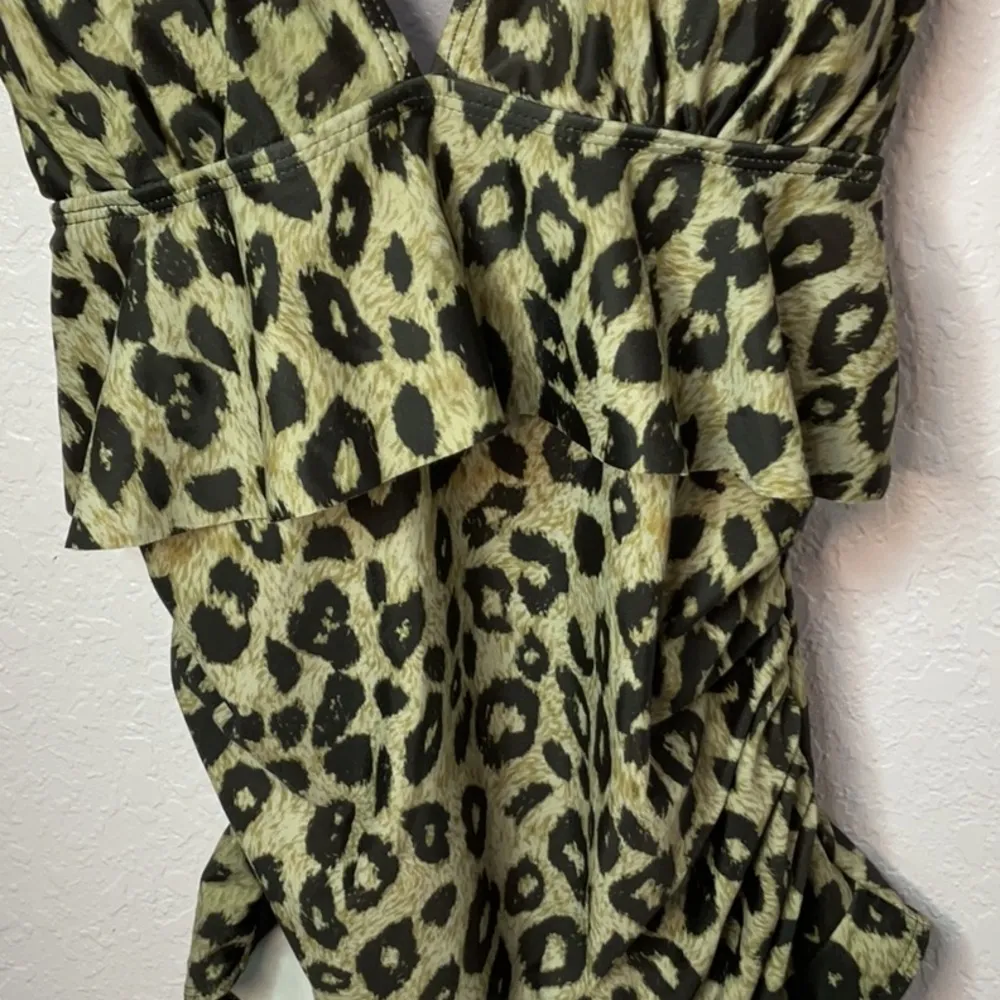 SummerMae Maternity Leopard Print One Piece Adjustable Swimsuit Size Small NEW! - Image 5