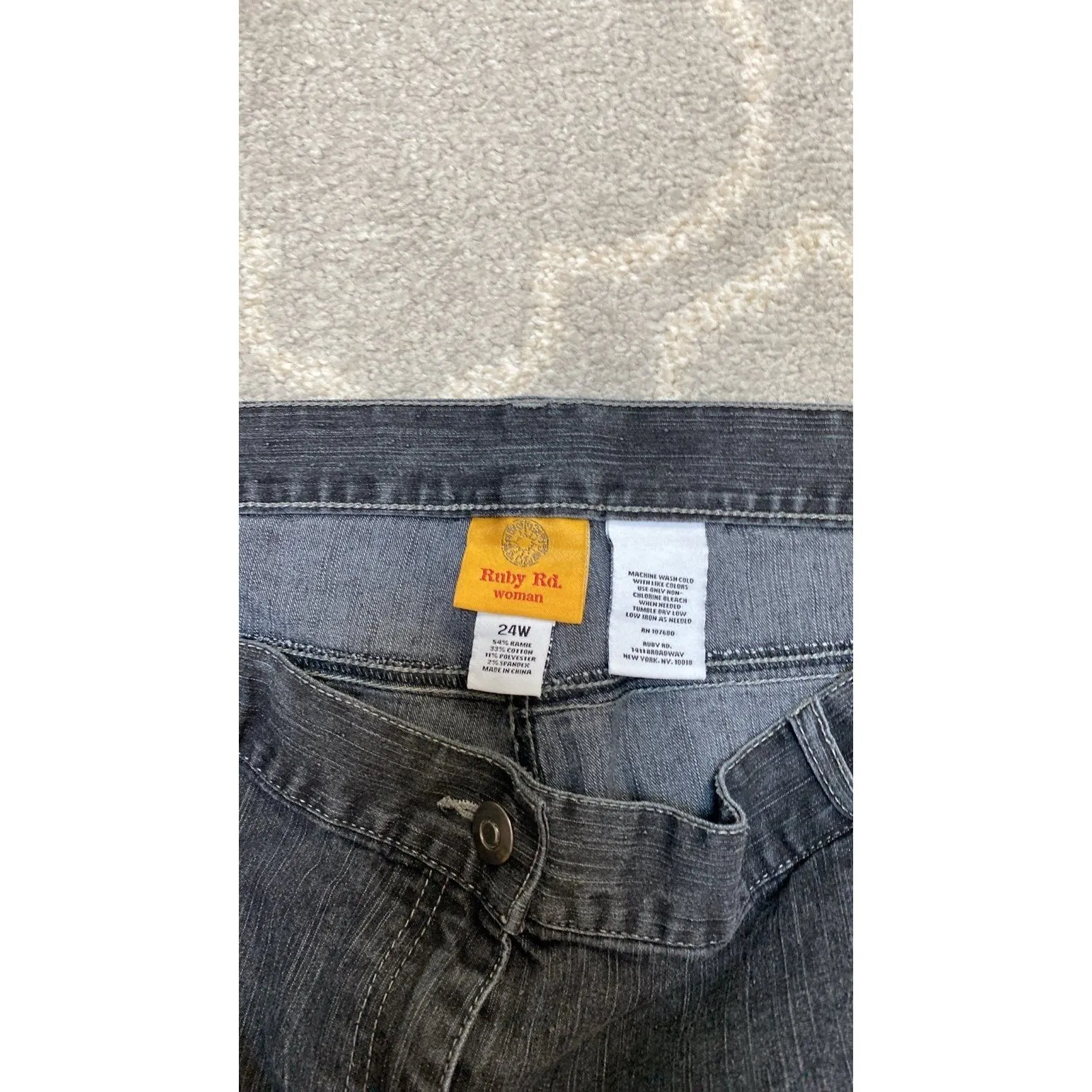 Ruby Rd. Cropped Ankle Zip Jeans 24 Black Size 24W - Image 2