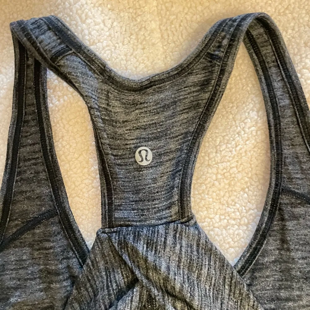 Lululemon Essential Tank Heathered Black/Grey Size 6 - Image 7