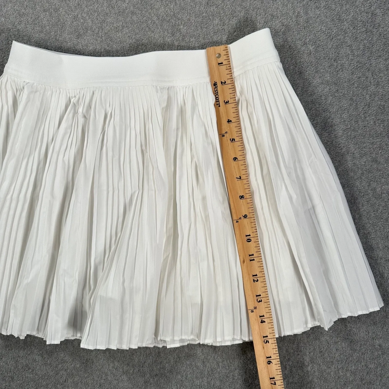 Old Navy Pleated Tennis Skort Women's Medium White Quick Dry Golf Pickleball - Image 4