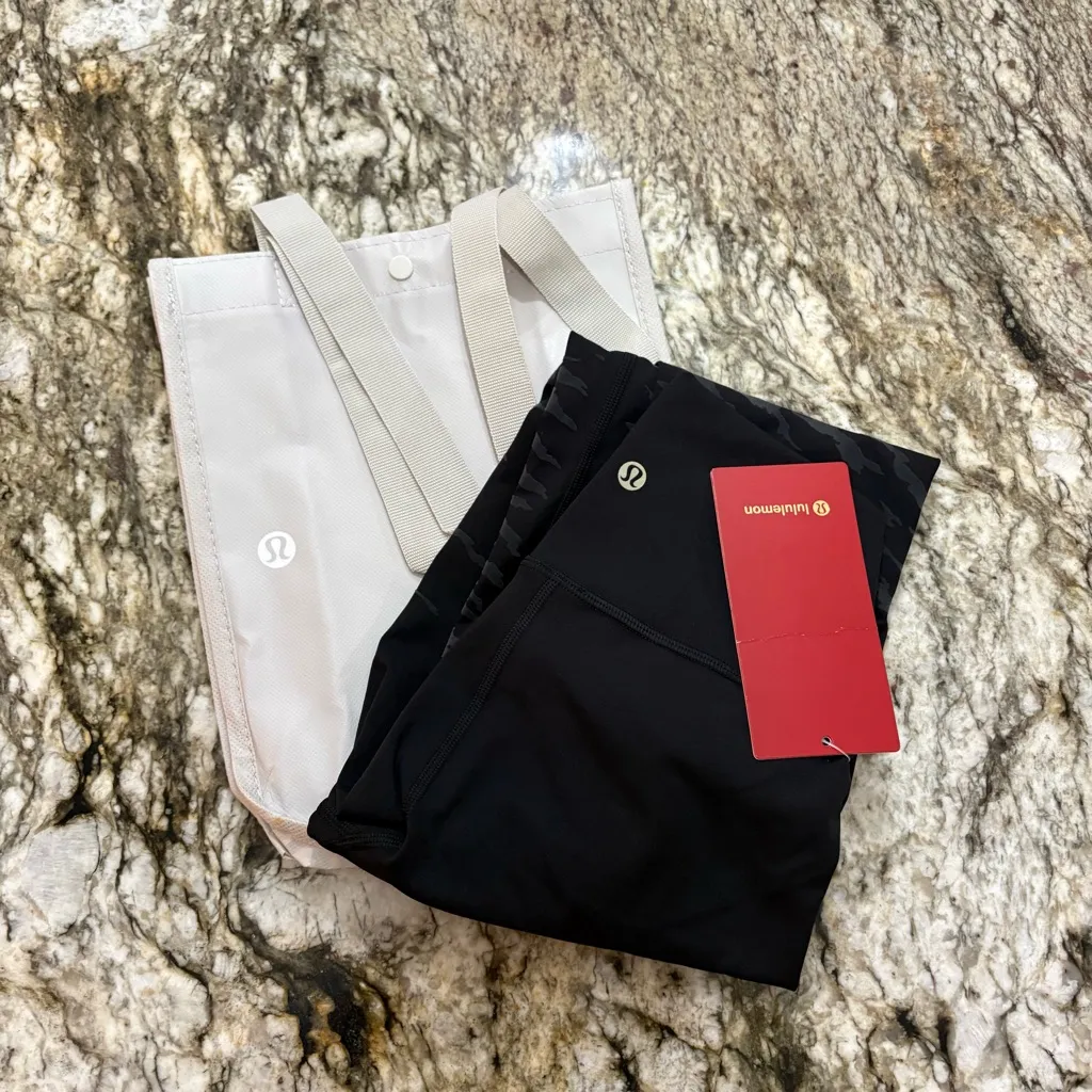 NEW Lululemon Lunar New Year Wunder Under
High-Rise Tight Leggings Size 2 - Image 3