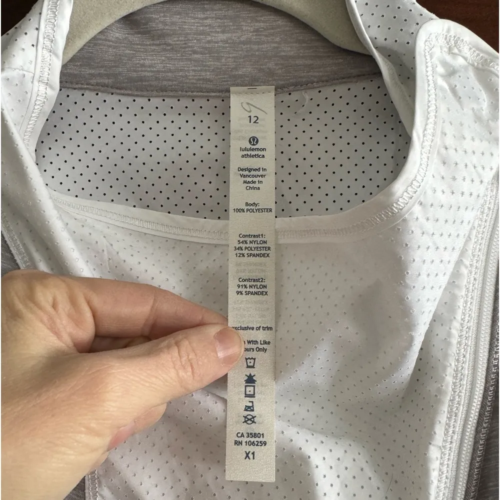 Lululemon  White light weight runner windbreaker Jacket - Image 4