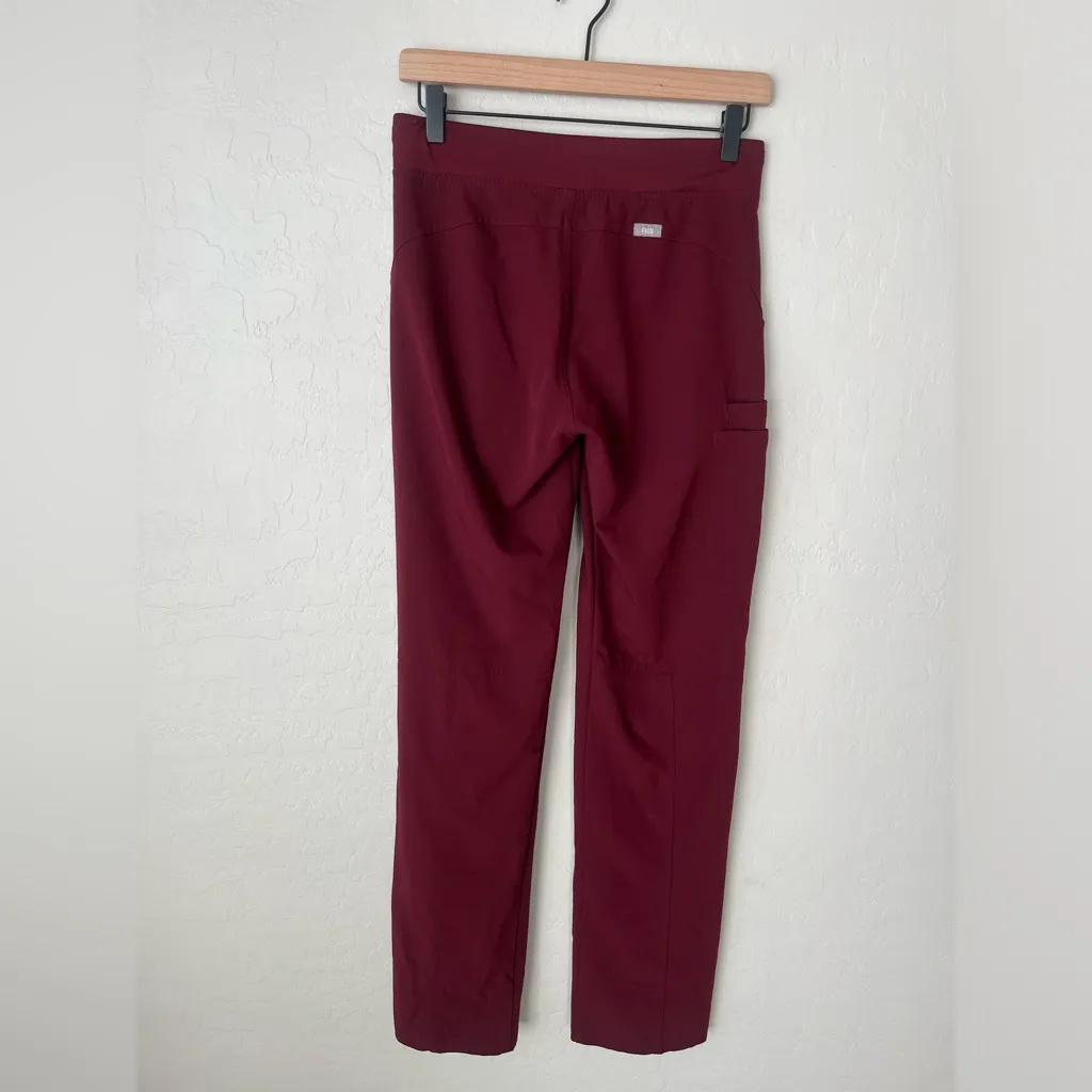 Figs maroon cargo scrub set XS/XS tall - Image 5