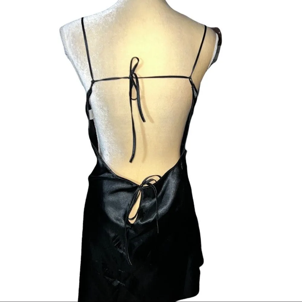 lovers lane 2 piece nighty set! Black silky look nighty with matching robe! Size undefined - Image 7