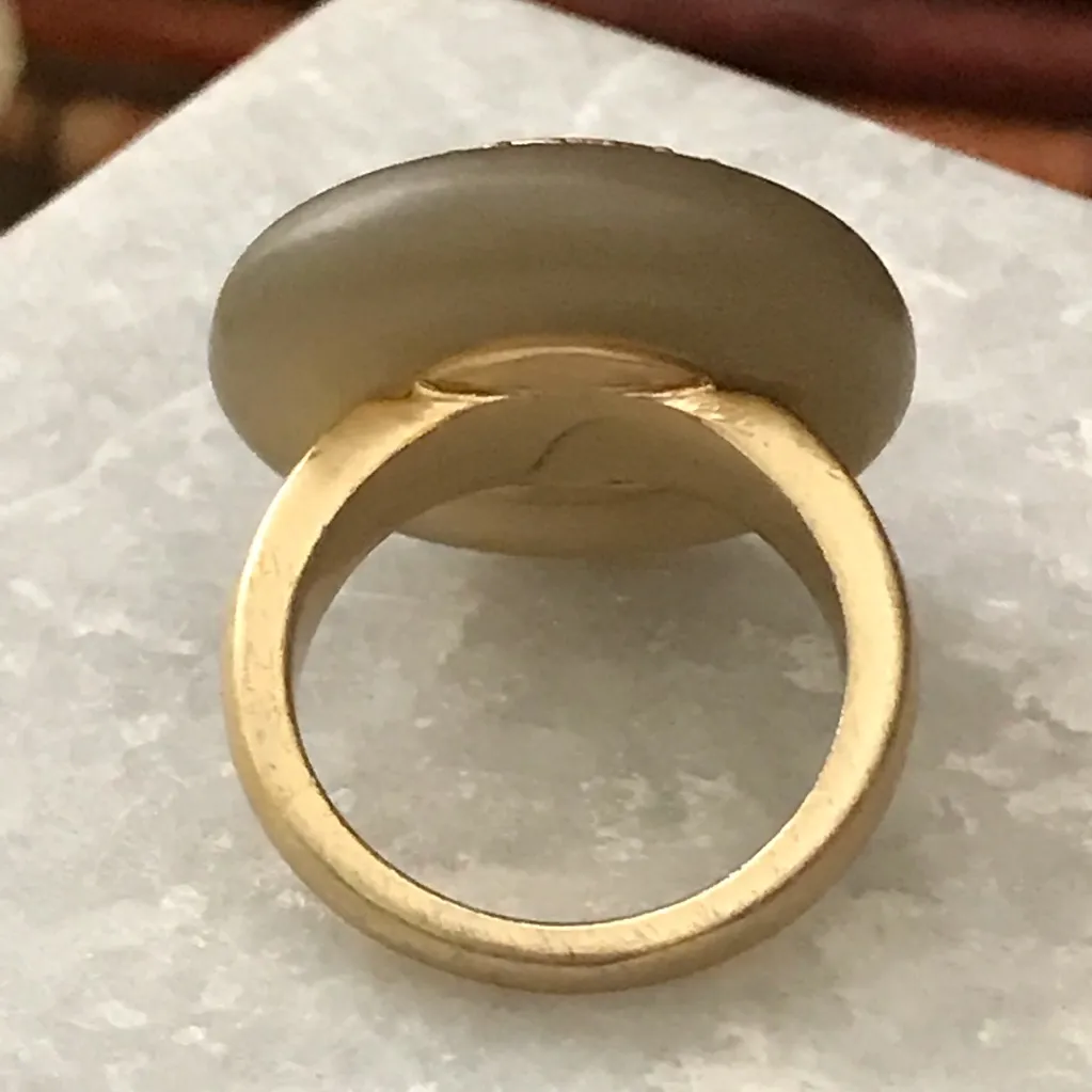 Lia Sophia Medallion Ring Size 6 - Image 5