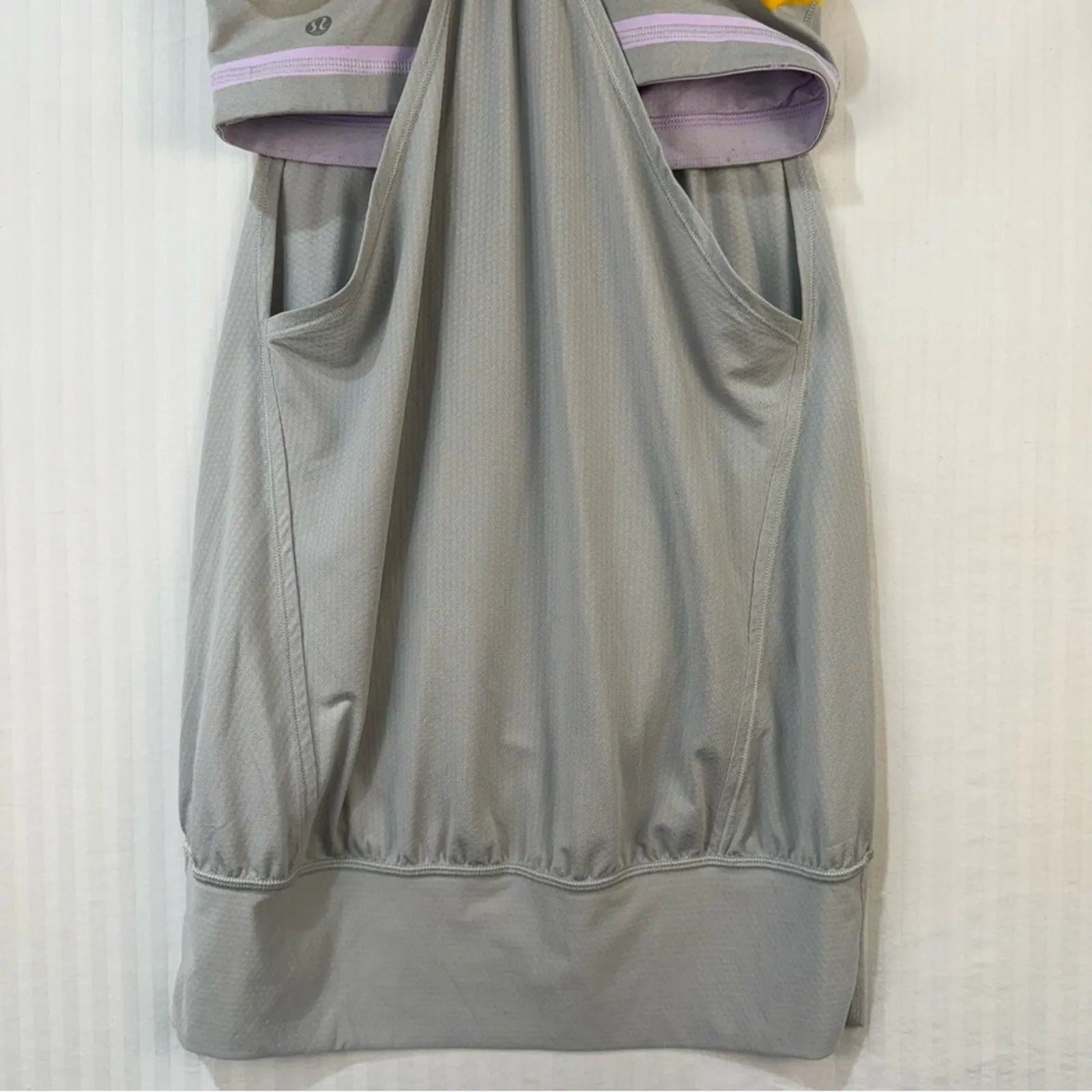 Lululemon Athletica Light Gray Racer Back Muscle Workout Sports Bra Top Size 6 - Image 3