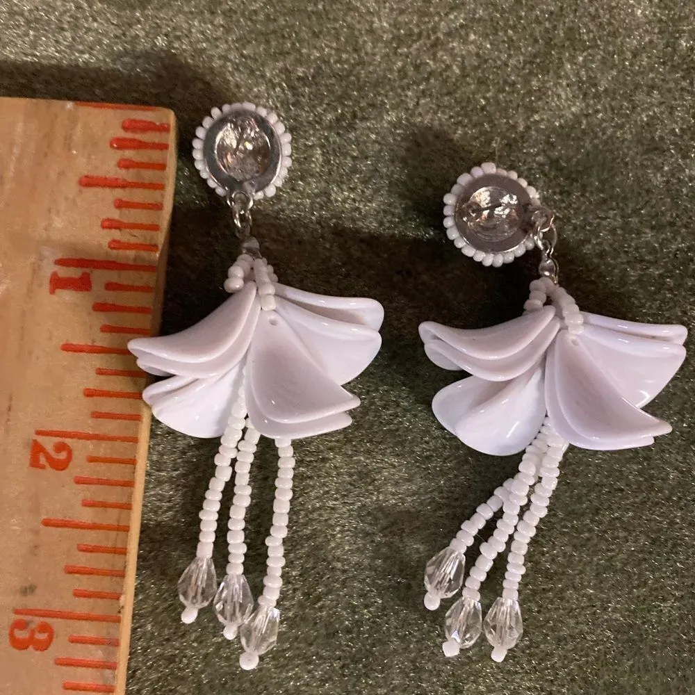 #403 BOUTIQUE Flower Drop Earrings White - Image 3