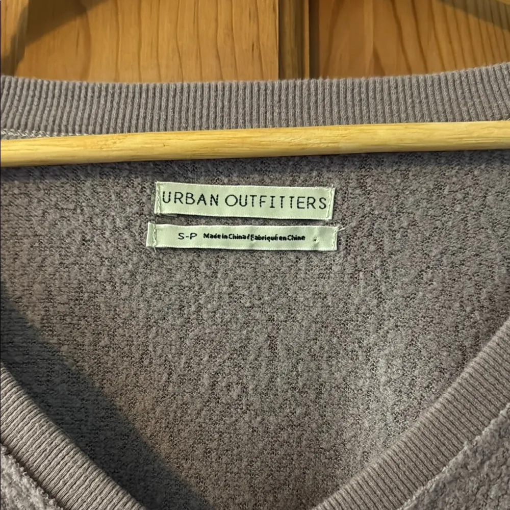 Urban Outfitters Size Small Oversized Women's Teen Girl Purple V-Neck Sweater - Image 2