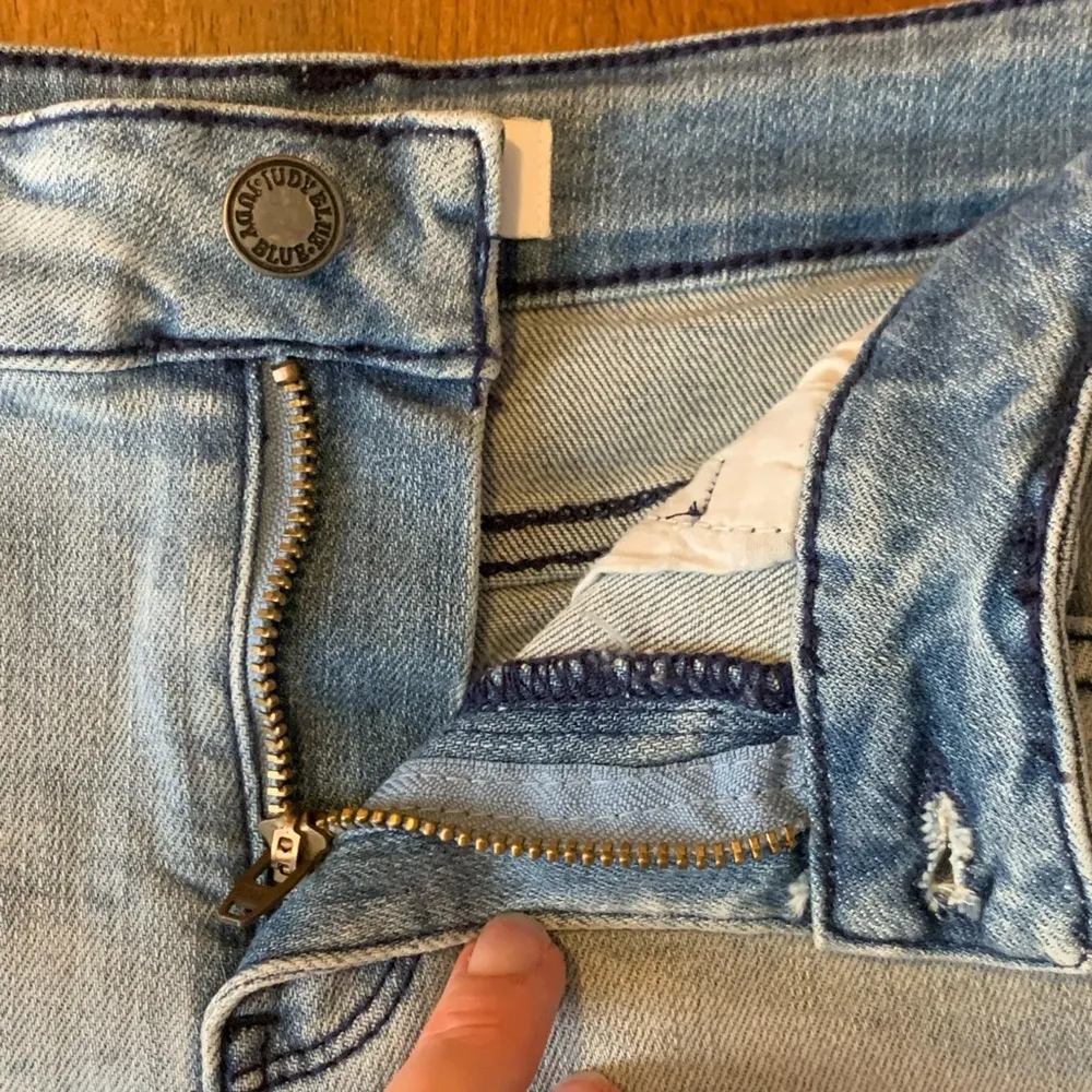 Judy Blue Jean Shorts Small Classic Blue Distressed Denim Tie dye Casual Stretch - Image 3