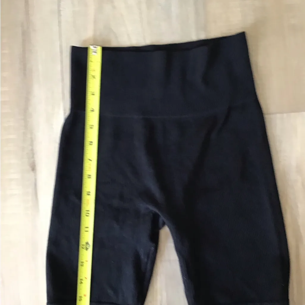 Commando Women's Studio Rib Bike Shorts Size M/L - Image 4