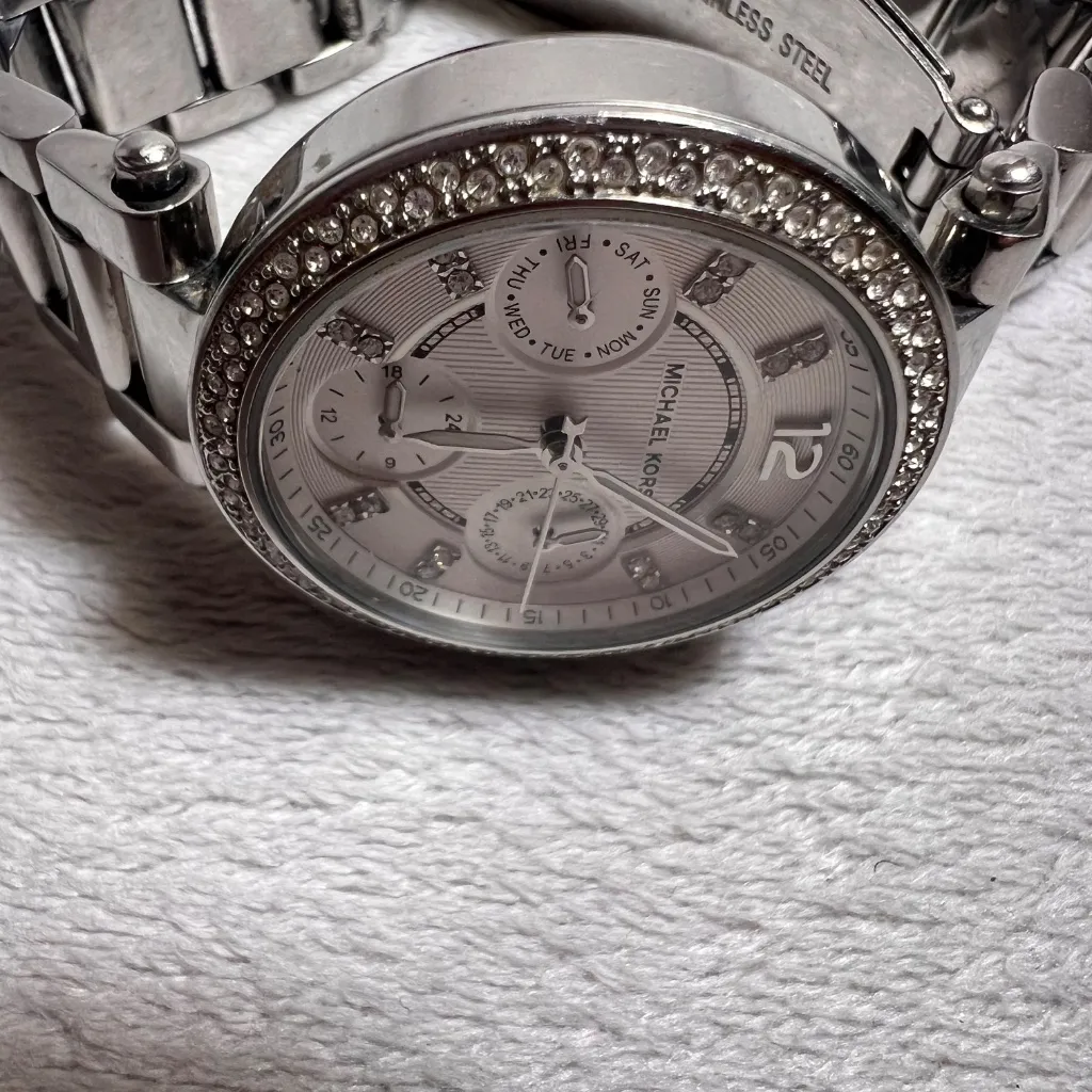 Michael Kors Mk5615 Ladies Silver Stainless Steel  Watch with Crystals - Image 10