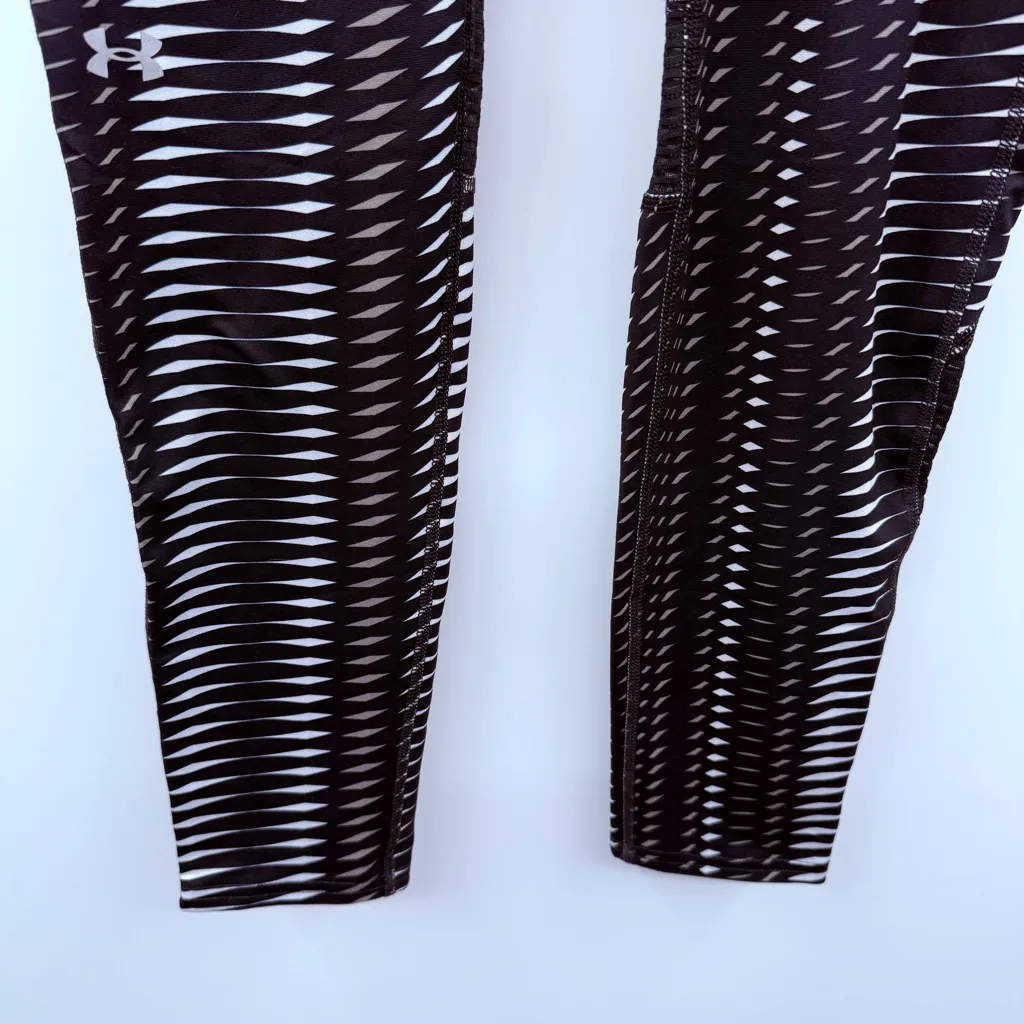 Under Armour Black, Gray‎ & White Printed Mesh Cut Outs Mid Rise Leggings Sz L - Image 3