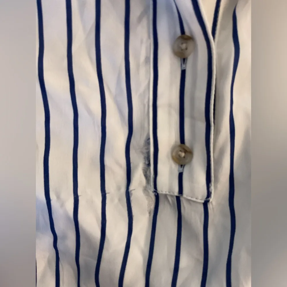 NWT J crew Sheer popover top in crepe de chine Sz 10 Sold Out - tear in front - Image 11