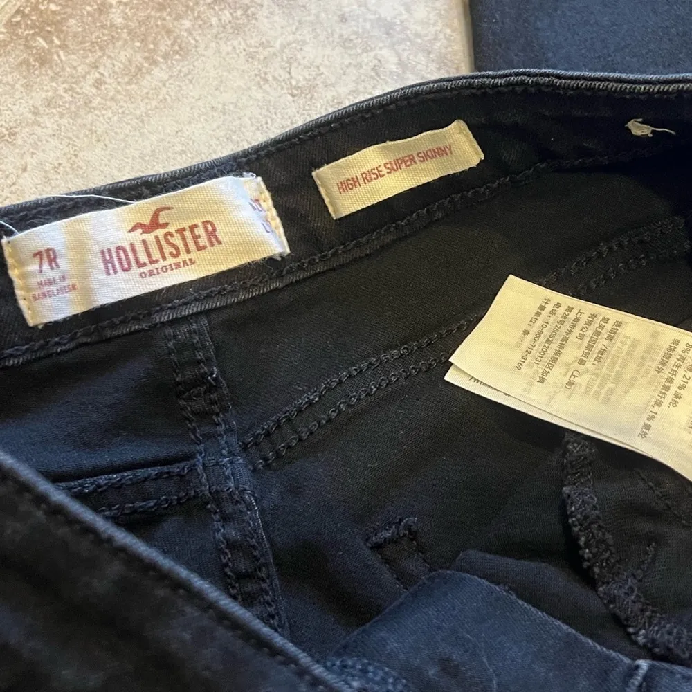 Hollister High Rise Super Skinny Distressed Black Jeans Size 7 / 28 stretchy - Image 5