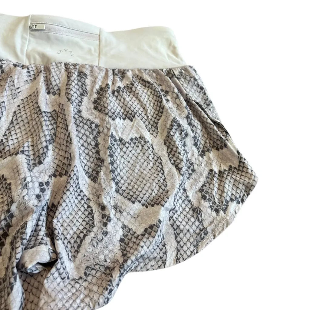 Varley Derby High Waist Shorts Alabaster Python Snakeskin Print Size Small NWT - Image 12
