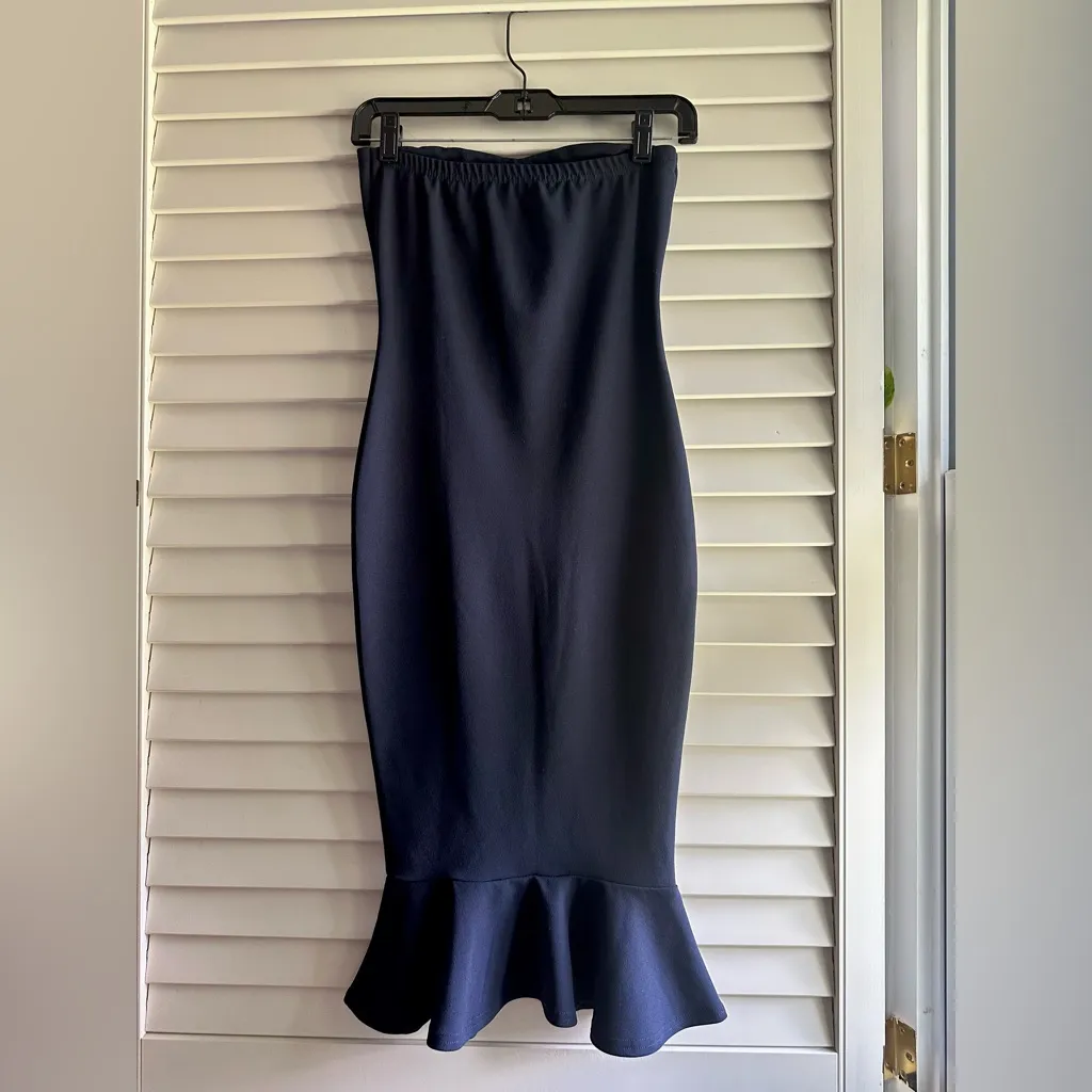 Elegant Navy Blue Strapless Dress - Image 3