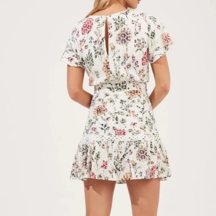 ASTR The Label Dress Women’s Large White Floral Eyelet Ruffle Short Sleeve Mini‎ - Image 4