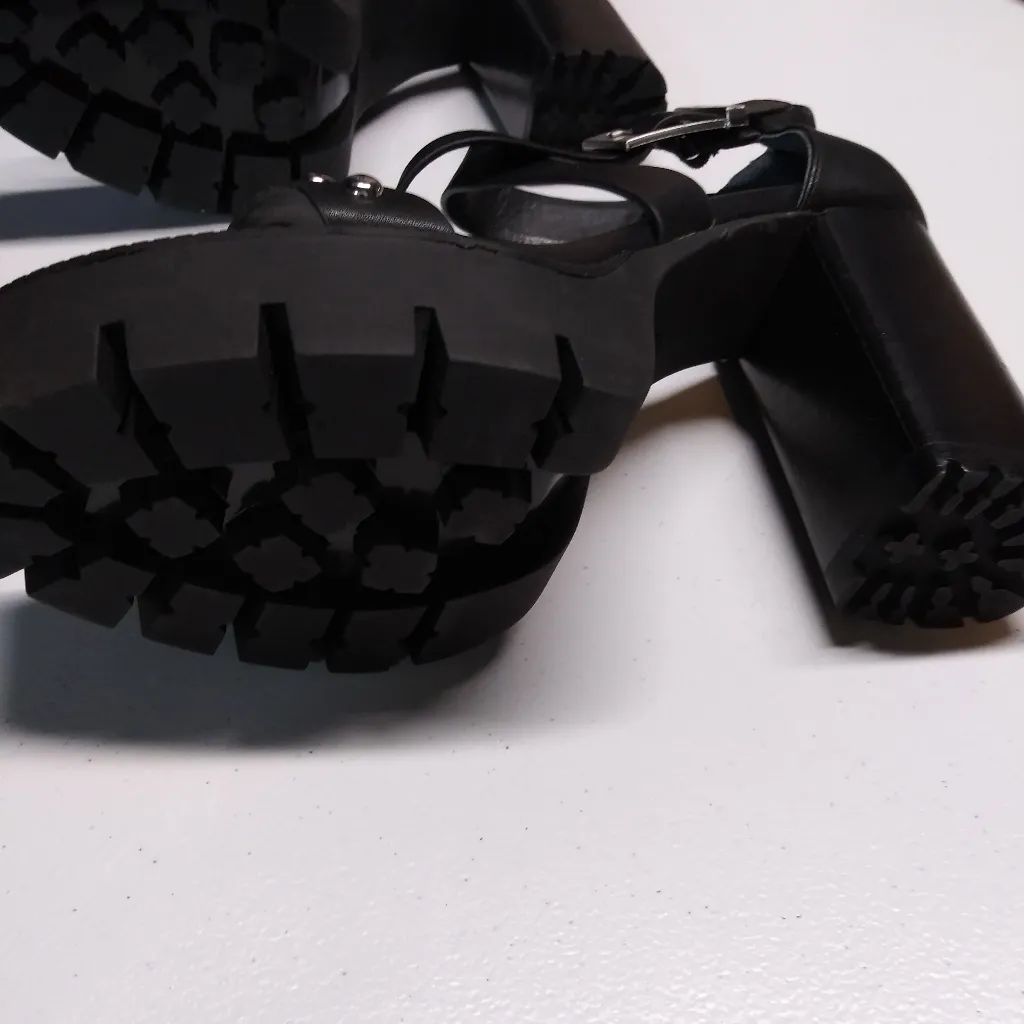 Charles by Charles David Vanden Studded Heeled Sandals Moto Size 8 - Image 12