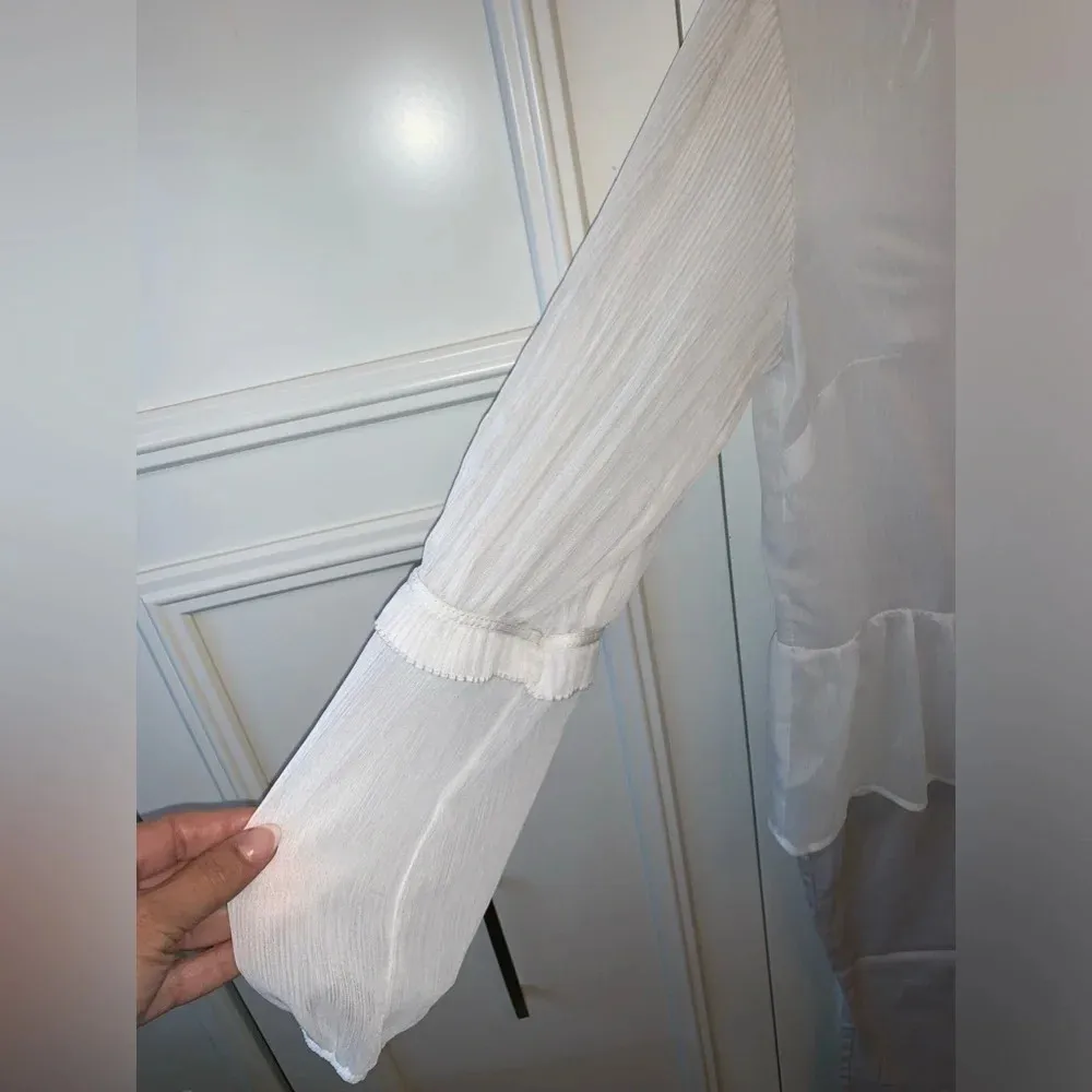 Set H&M ivory films sheer top & Old Navy khaki side zip chinos‎ - Image 5