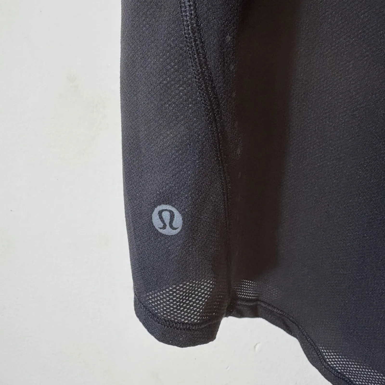 Lululemon High Neck Running and Training T-Shirt Size 6 - Image 3