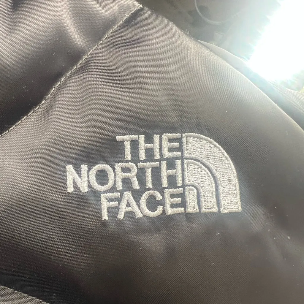 The North Face Women's Quilted Black Puffer Jacket - Image 7