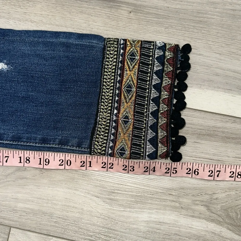 Blank NYC high rise tapered embroidered pom pom jeans size 24 - Image 8
