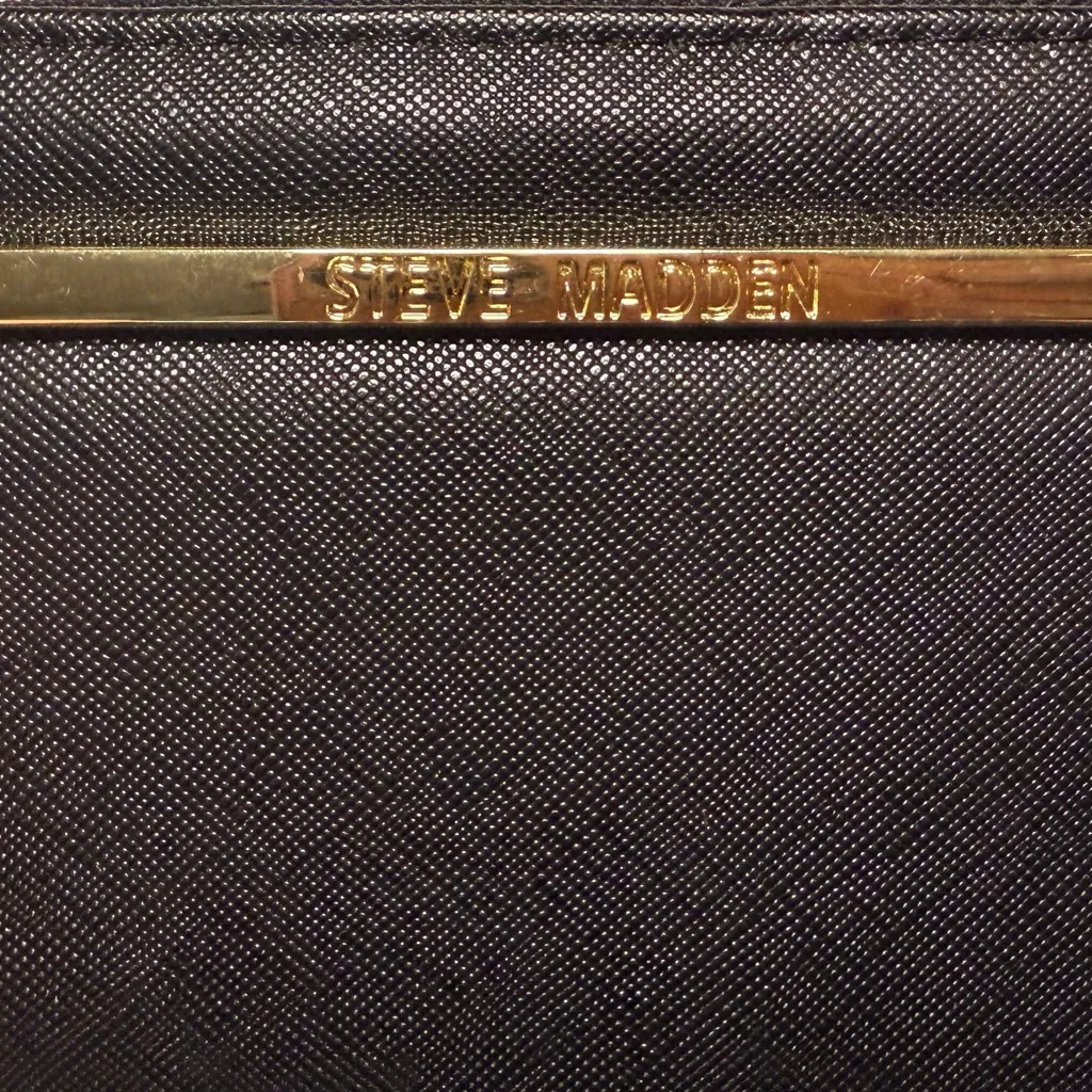 Steve Madden Black Wallet with Gold Detail - Image 2