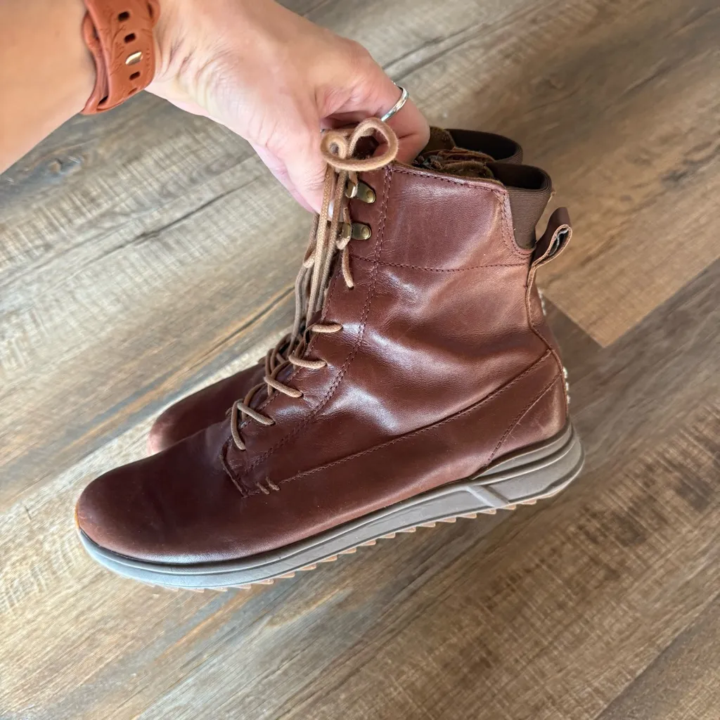 Reef Swellular Leather Boots in Brown - Image 4