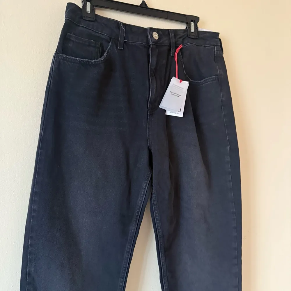 BDG Mom High Rise   Tapered  Jeans Black Size 30 Denim Vintage Wash New - Image 2