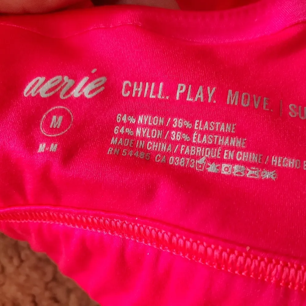 Aerie Pink Sports Bra Seamless Size M Workout Athletic Twist Back - Image 6