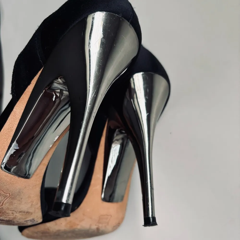 BCBGMaxAria Nolan Black Satin Women’s Metallic Heels Shoe Size 5.5 - Image 6