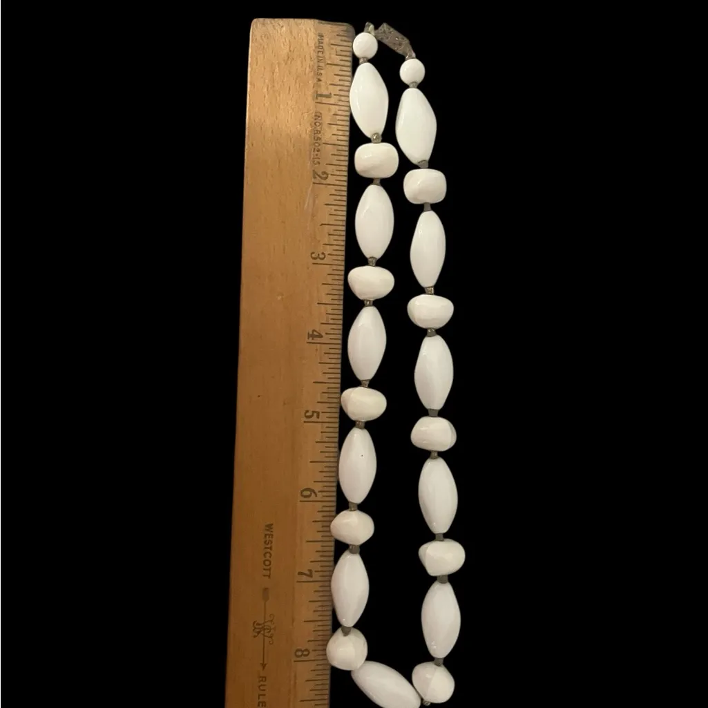 Vintage Estate Chunky Milk Glass Beaded Necklace 1950’s White - Image 9