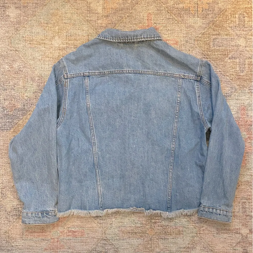 Frayed Hem Button Down Denim Jacket for Women - Image 7