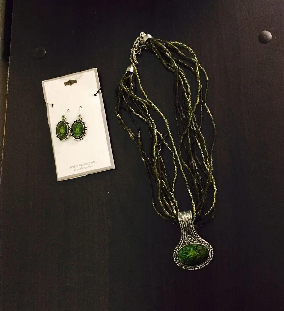 Green Statement Necklace Set - Image 3