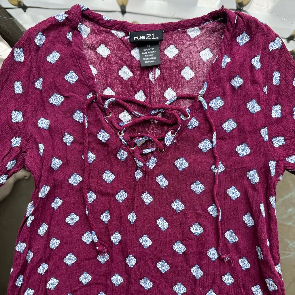 Rue21 Pattern Print Bell Sleeve Mini Dress in Burgundy/White Size XS Rue 21 - Image 5