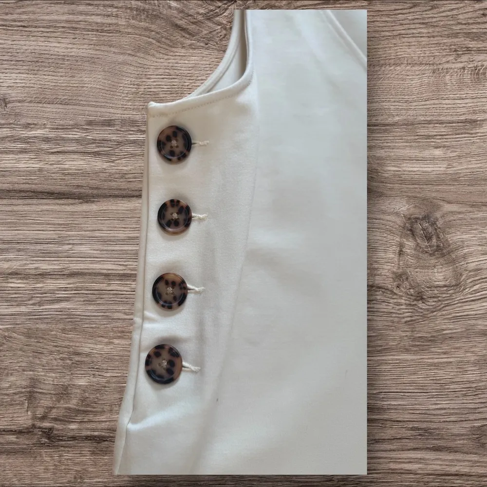 BETABRAND Women's Admiral Button Shift Dress Medium Ivory Sleeveless Size M - Image 4