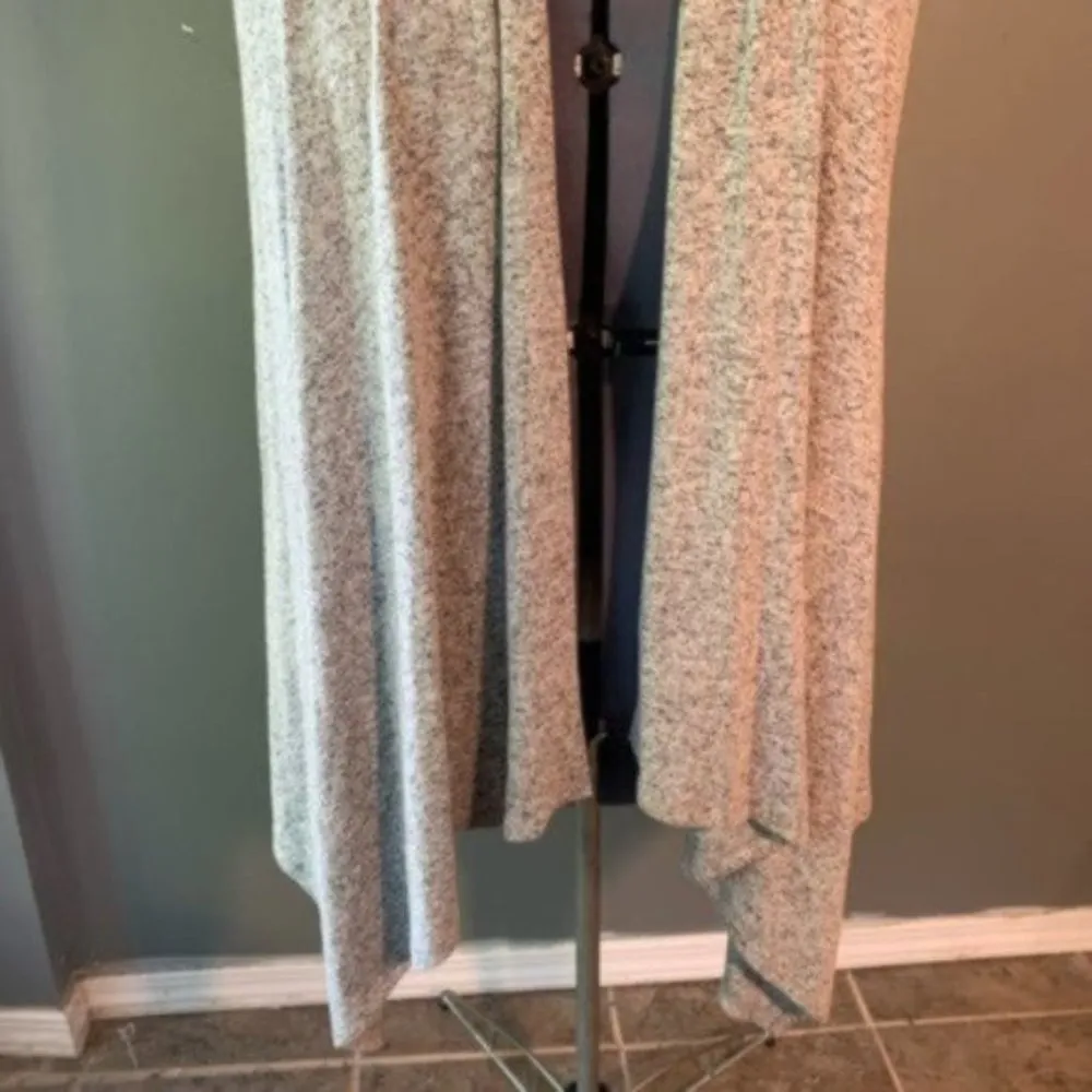 Vine & Love Sleeveless Duster Cardigan Light Gray - Image 4