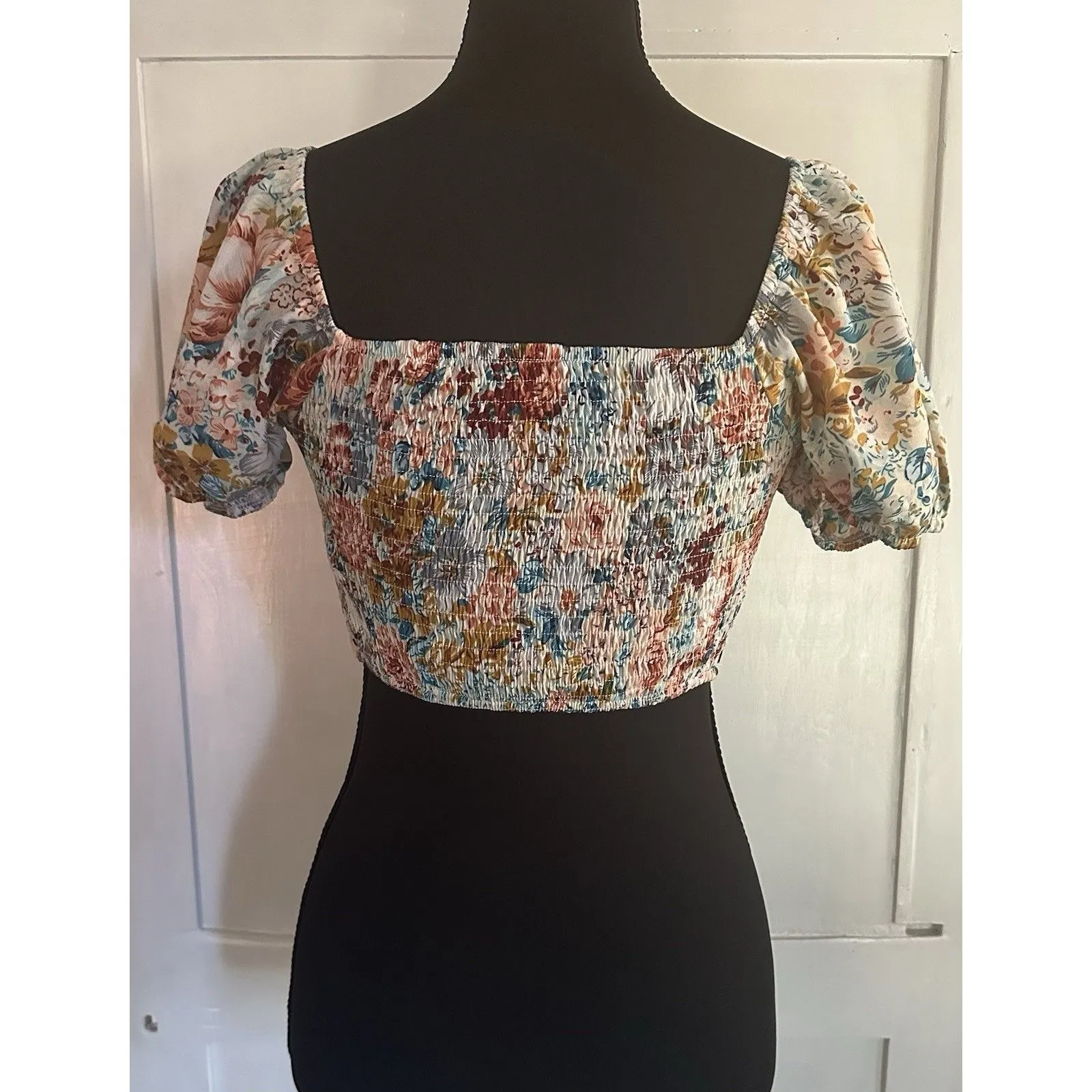 Shein White Floral Crop Front Cut Out Tie Puff Sleeves Cottage Top Size S - Image 4
