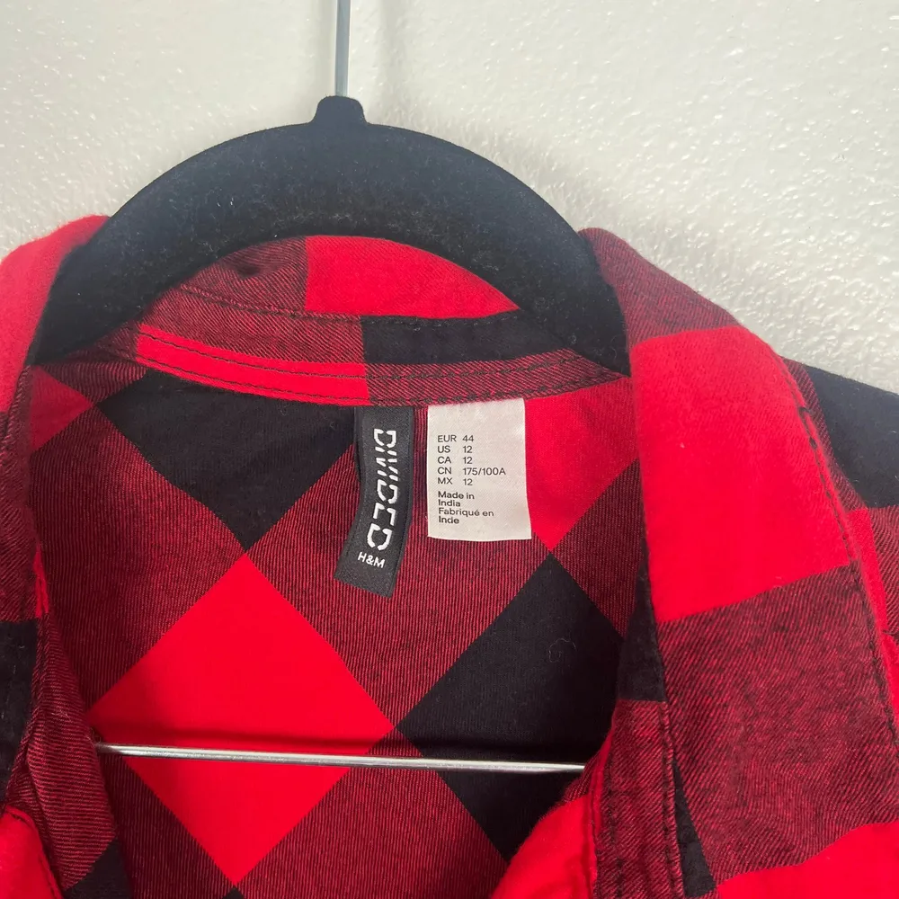 H&M Women's Button Front Buffalo Plaid Shirt Red Black Sz‎ 12 - Image 2